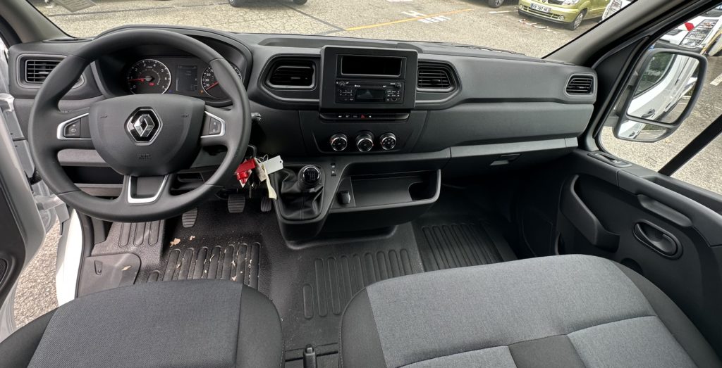 Leasing utilitaire camion benne accessible autoentrepreneur, société sans bilan jeune entreprise, avec FIMALOC Toulouse et Occitanie (Montpellier, Nîmes, Perpignan...)