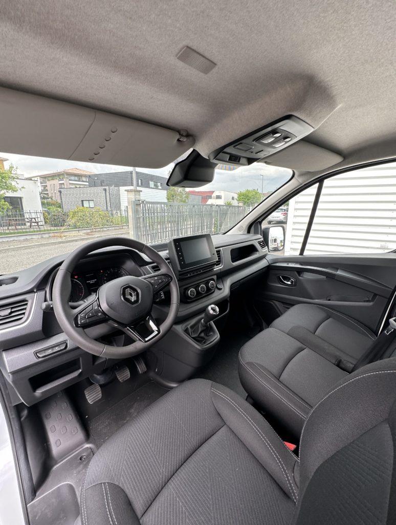 Leasing utilitaire professionnel Renault Trafic accessible auto-entrepreneur, société sans bilan, jeune entreprise avec FIMALOC TOULOUSE et OCCITANIE (Montpellier Nîmes Perpignan...)