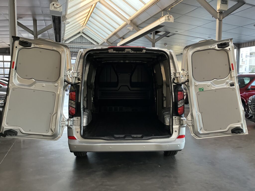 Leasing utilitaire professionnel Fourgon FORD TRANSIT CUSTOM accessible auto entrepreneurs et sociétés sans bilan FIMALOC à Toulouse et Occitanie