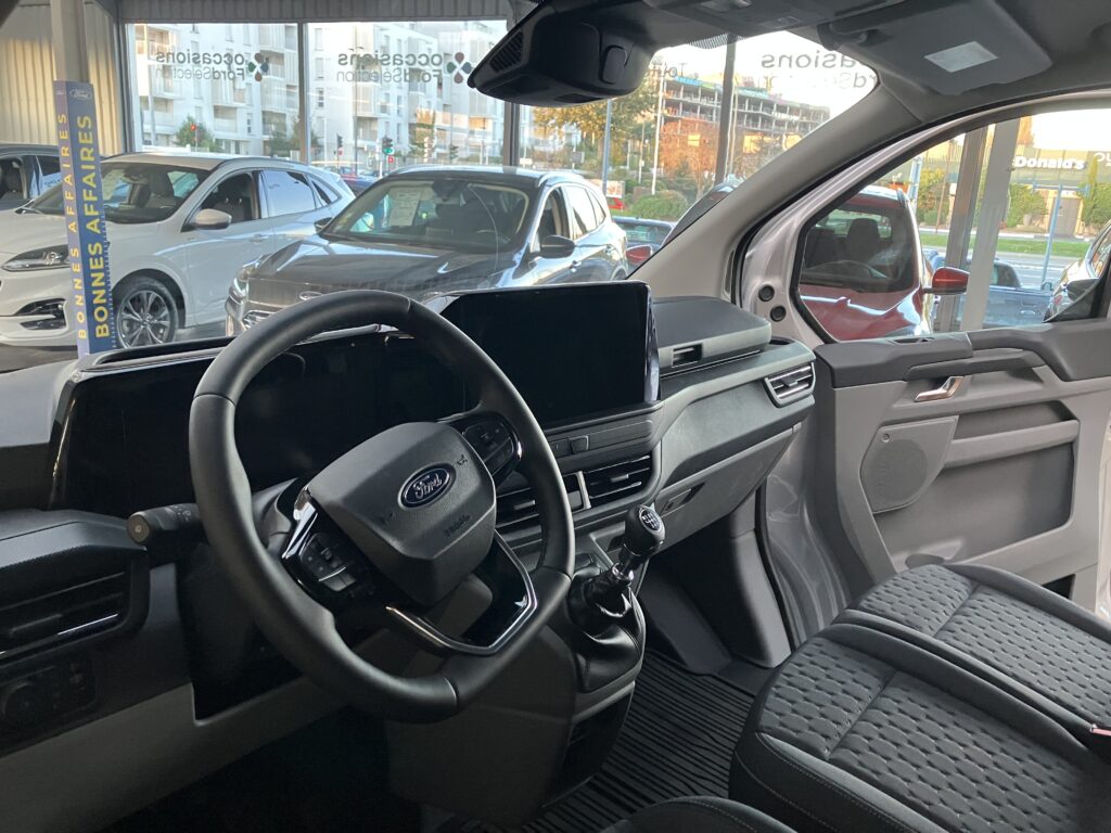 Leasing utilitaire professionnel Fourgon FORD TRANSIT CUSTOM accessible auto entrepreneurs et sociétés sans bilan FIMALOC à Toulouse et Occitanie