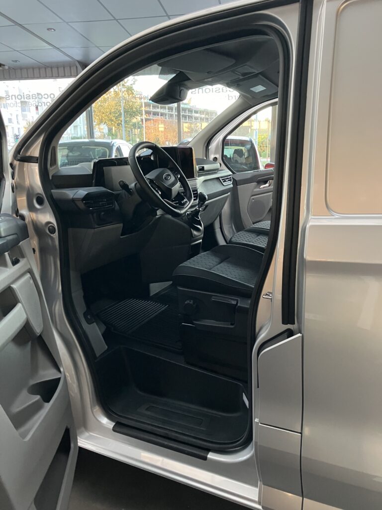 Leasing utilitaire professionnel Fourgon FORD TRANSIT CUSTOM accessible auto entrepreneurs et sociétés sans bilan FIMALOC à Toulouse et Occitanie