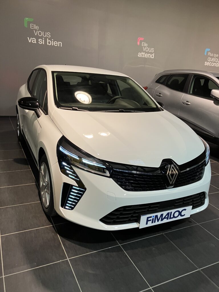 Leasing voiture professionnel Renaut Clio accessible auto entrepreneur, société sans bilan, jeune entreprise avec FIMALOC