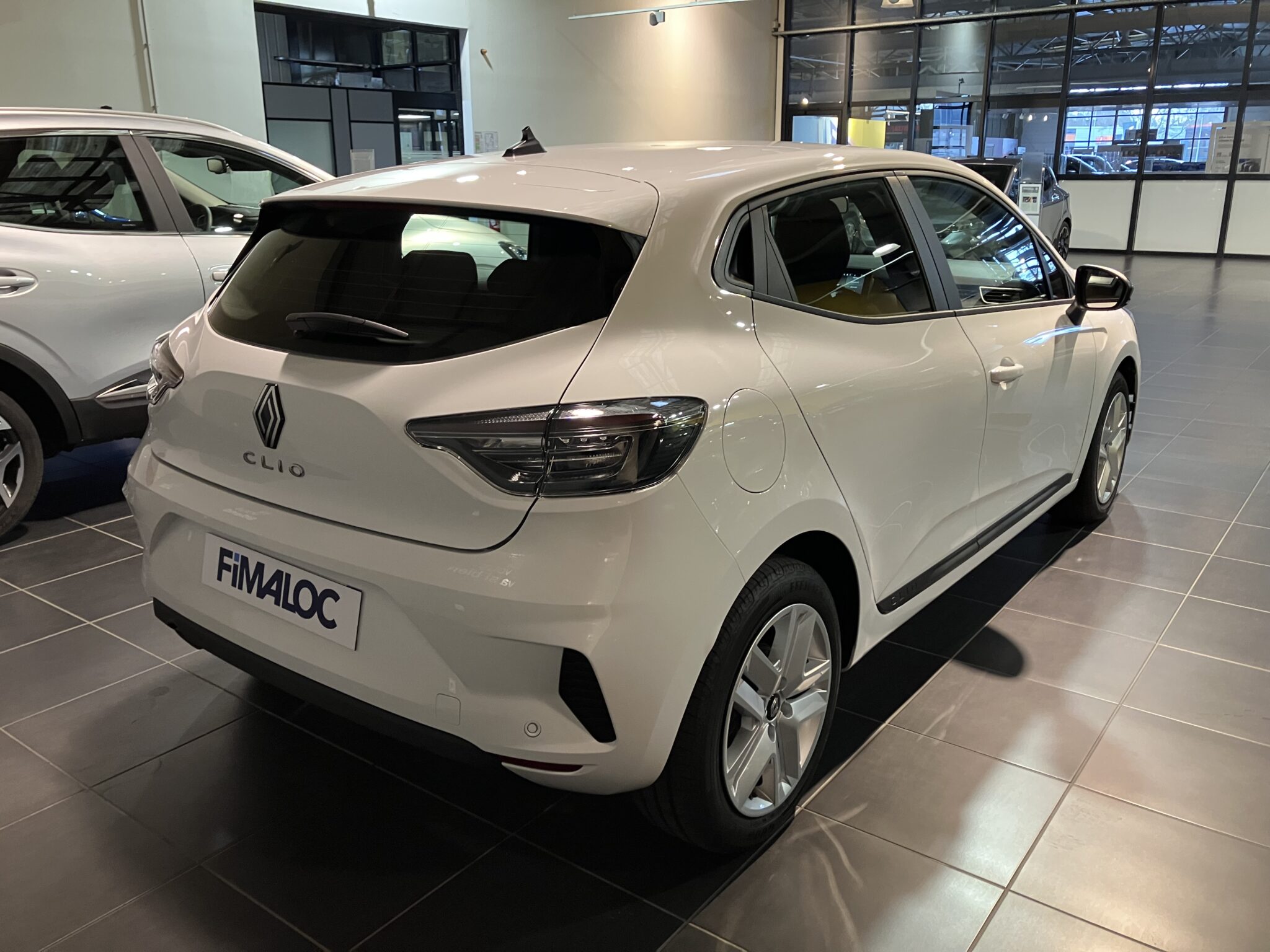 Leasing voiture professionnel Renaut Clio accessible auto entrepreneur, société sans bilan, jeune entreprise avec FIMALOC