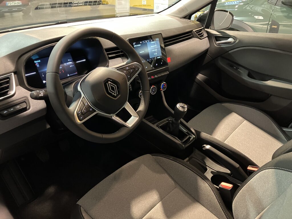 Leasing voiture professionnel Renaut Clio accessible auto entrepreneur, société sans bilan, jeune entreprise avec FIMALOC