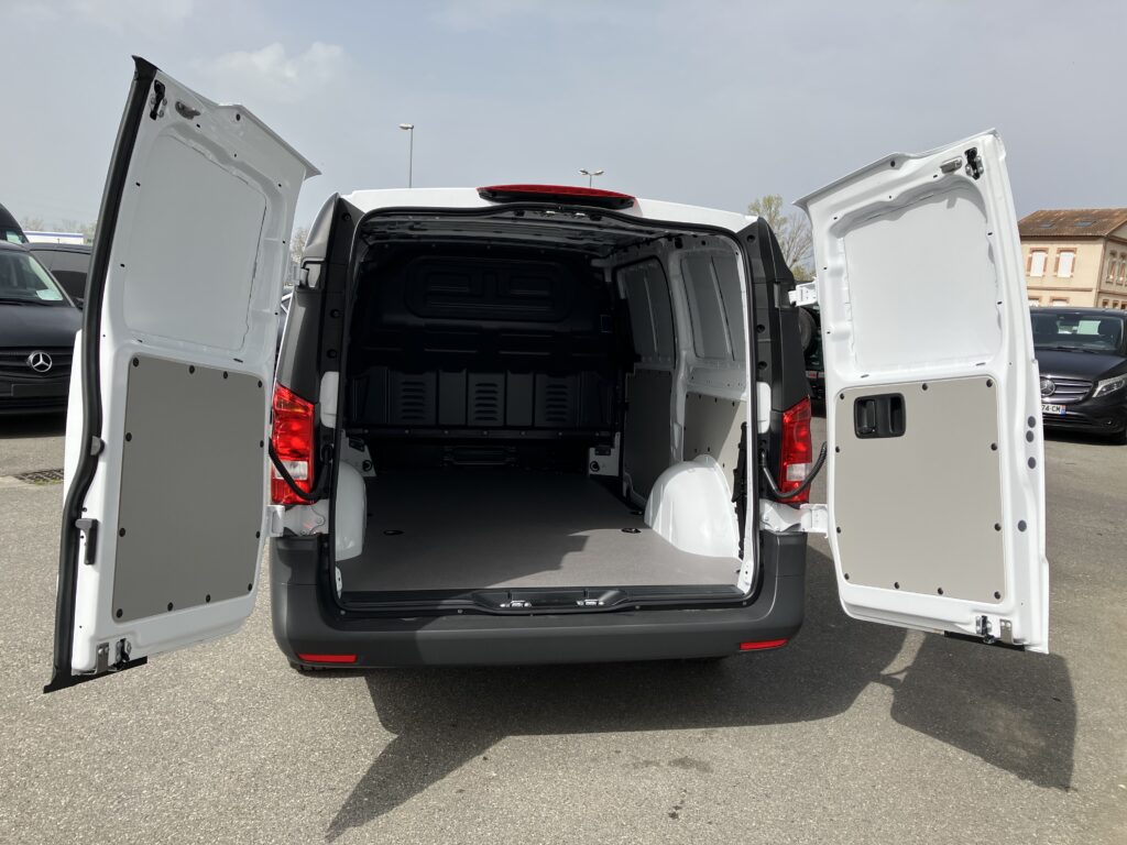 Leasing utilitaire fourgon Mercedes-Benz Vito accessible auto entrepreneur, société sans bilan, jeune entreprise avec FIMALOC