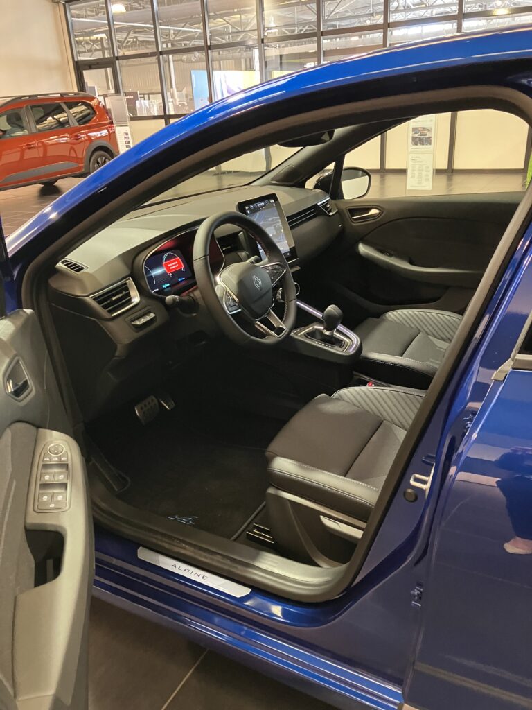 Leasing voiture professionnel Renault Clio e-tech full Hybrid Esprit Alpine, accessible auto entrepreneur, société sans bilan, jeune entreprise FIMALOC à TOULOUSE 