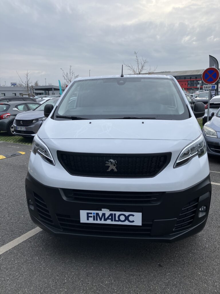Leasing utilitaire fourgon Peugeot Expert taille M accessible auto entrepreneur, société sans bilan, jeune entreprise avec FIMALOC