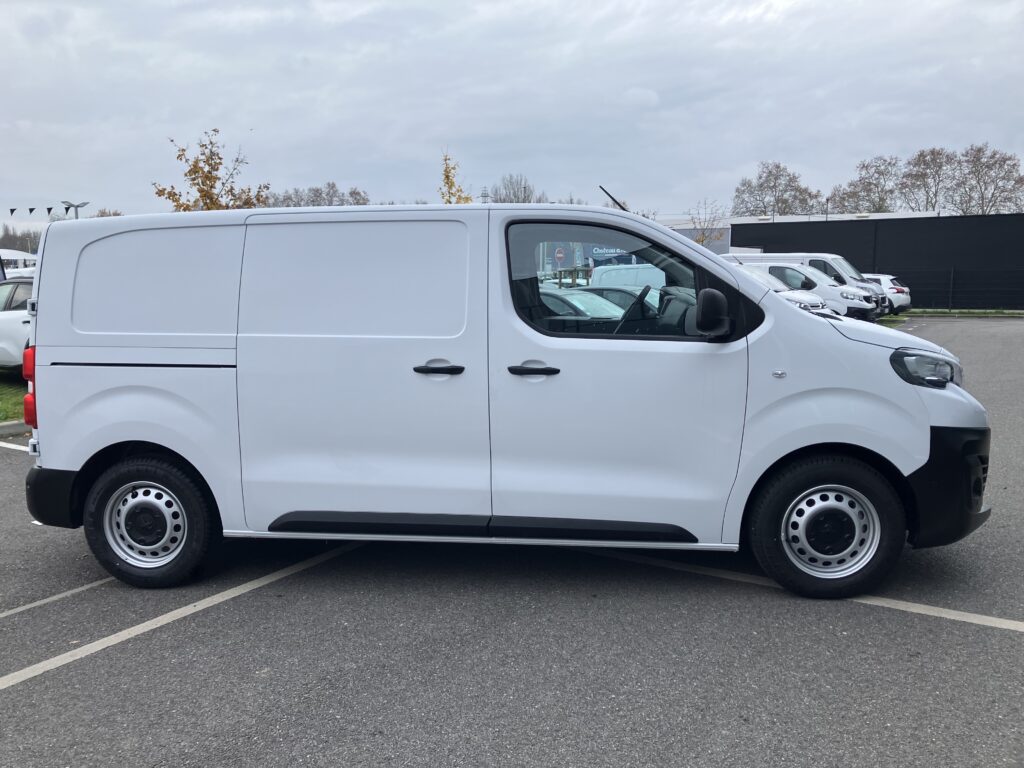 Leasing utilitaire fourgon Peugeot Expert taille M accessible auto entrepreneur, société sans bilan, jeune entreprise avec FIMALOC