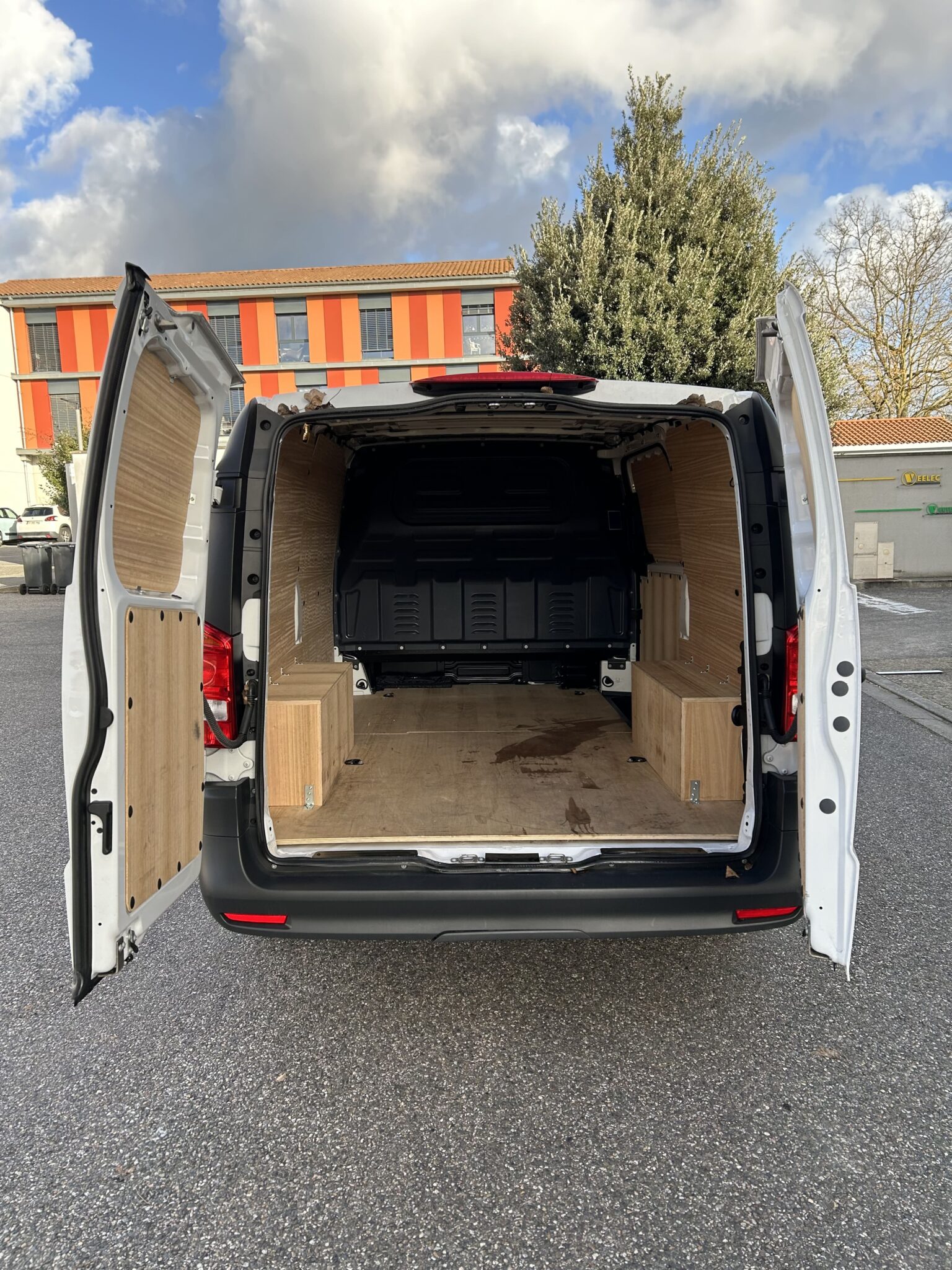 Leasing utilitaire professionnel MERCEDES VITO accessible auto entrepreneur, société sans bilan jeune entreprise avec FIMALOC TOULOUSE OCCITANIE
