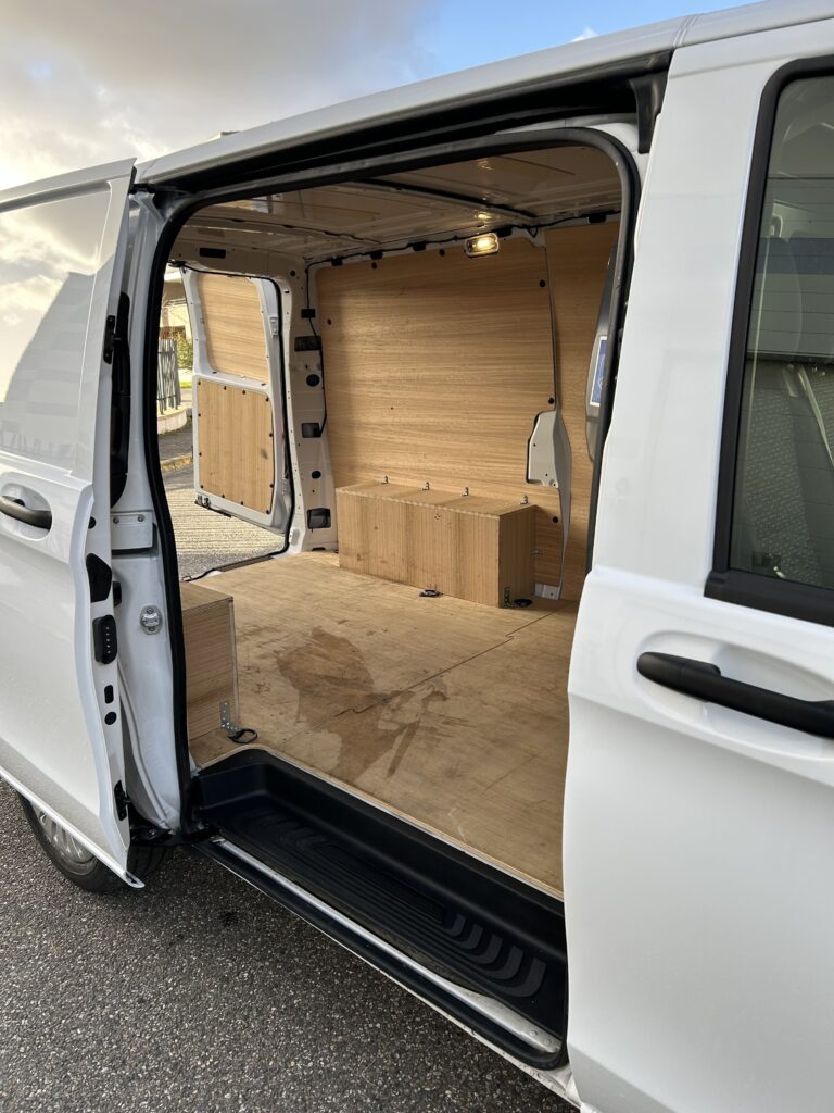 Leasing utilitaire professionnel MERCEDES VITO accessible auto entrepreneur, société sans bilan jeune entreprise avec FIMALOC TOULOUSE OCCITANIE