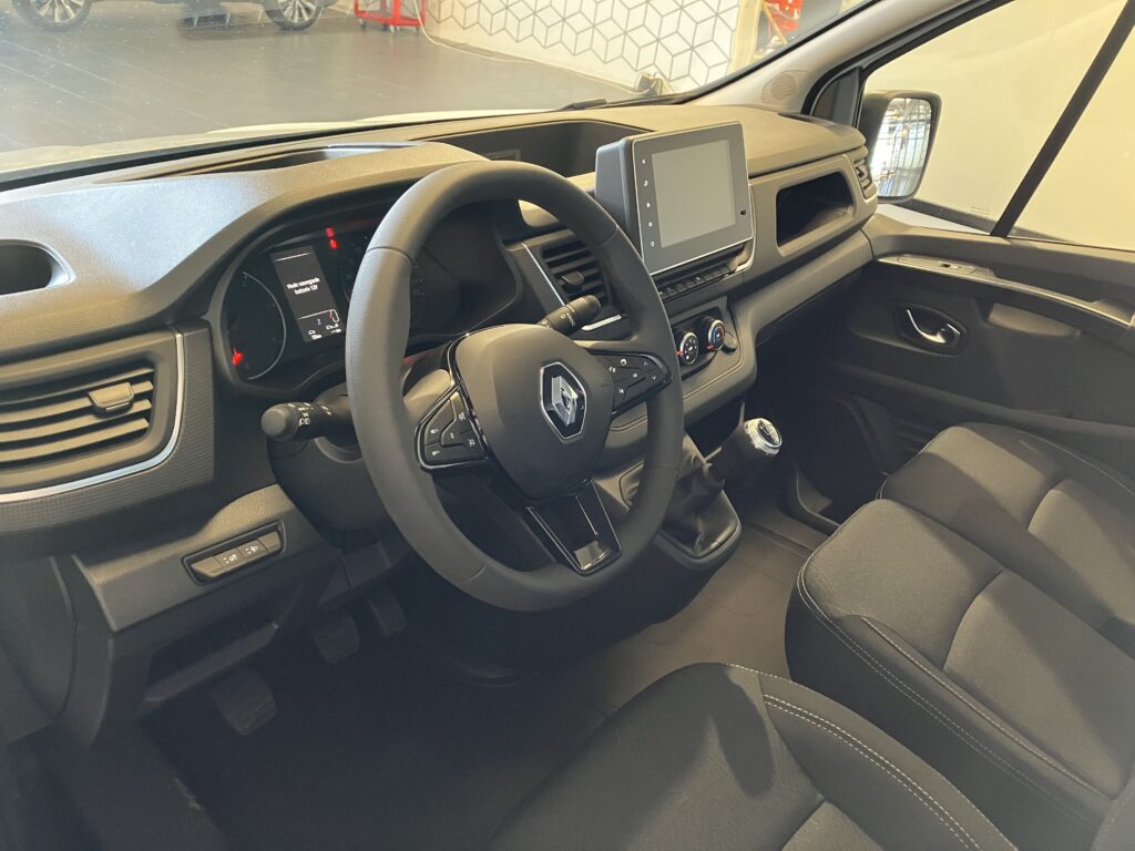 Leasing utilitaire professionnel Renault TRAFIC accessible auto entrepreneur, société sans bilan jeune entreprise avec FIMALOC Toulouse et Occitanie (Montpellier, Nîmes, Perpignan...)