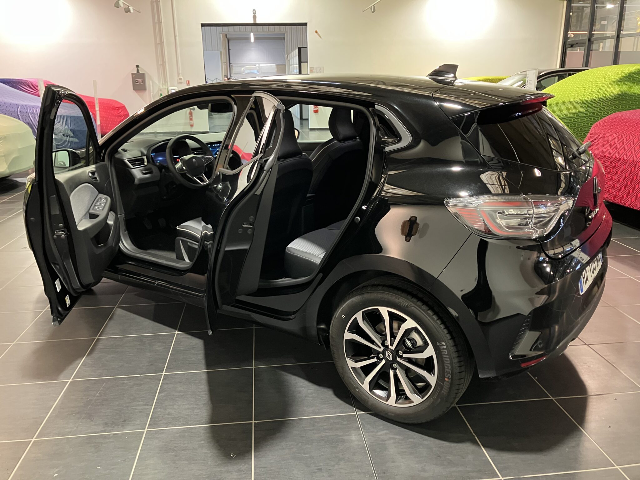 Leasing voiture professionnel Renault Clio accessible auto entrepreneur, société sans bilan jeune entreprise avec FIMALOC Toulouse Occitanie