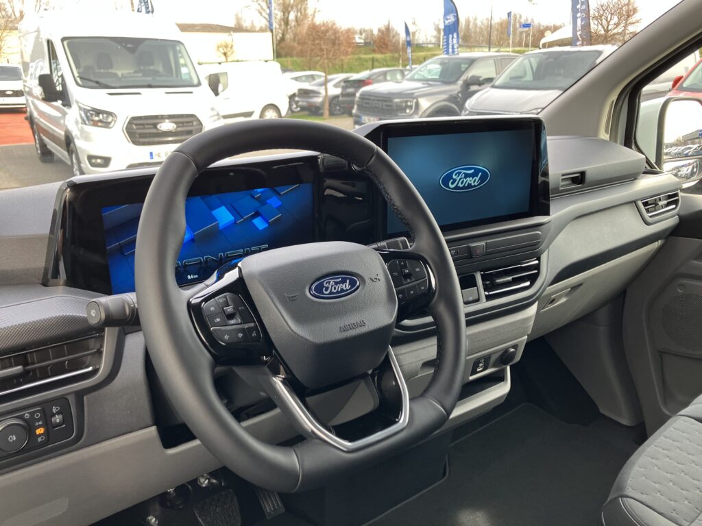 Leasing utilitaire professionnel FORD CUSTOM RENAULT TRAFIC accessible auto entrepreneur, société sans bilan jeune entreprise avec FIMALOC à Toulouse et en Occitanie