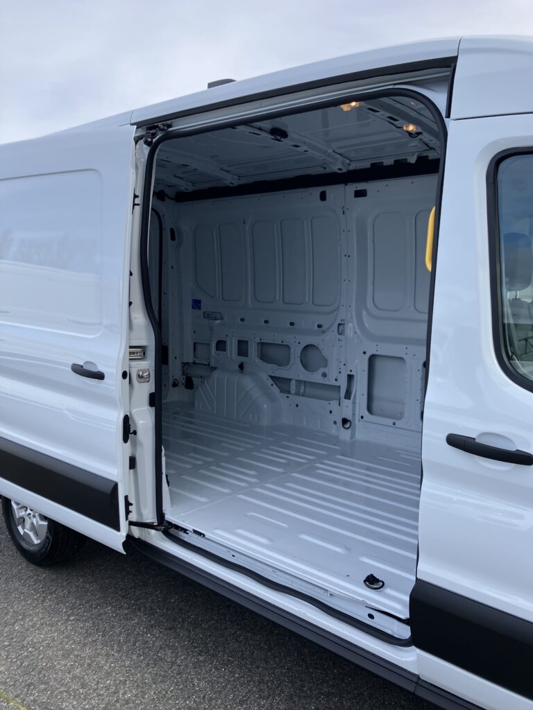 Leasing utilitaire professionnel fourgon Ford Transit  accessible auto entrepreneur, société sans bilan jeune entreprise avec FIMALOC Toulouse et Occitanie