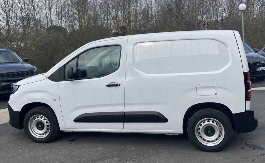 Leasing utilitaire pour professionnel Fiat Doblo accessible auto entrepreneur, société sans bilan jeune entreprise avec FIMALOC à Toulouse et en Occitanie