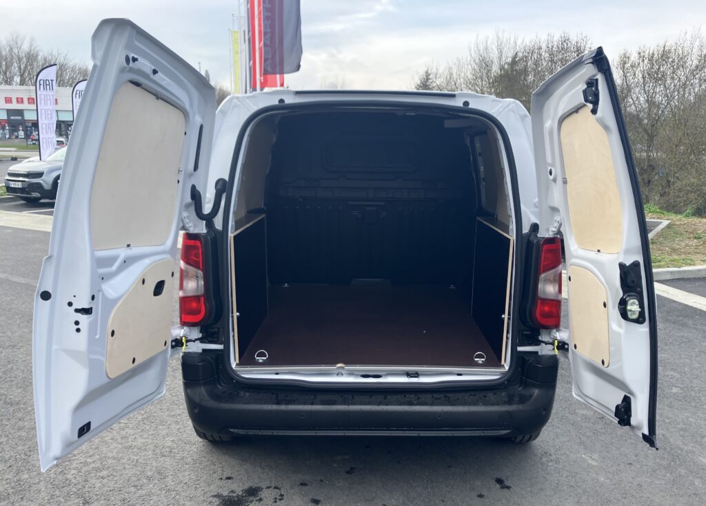 Leasing utilitaire pour professionnel Fiat Doblo accessible auto entrepreneur, société sans bilan jeune entreprise avec FIMALOC à Toulouse et en Occitanie