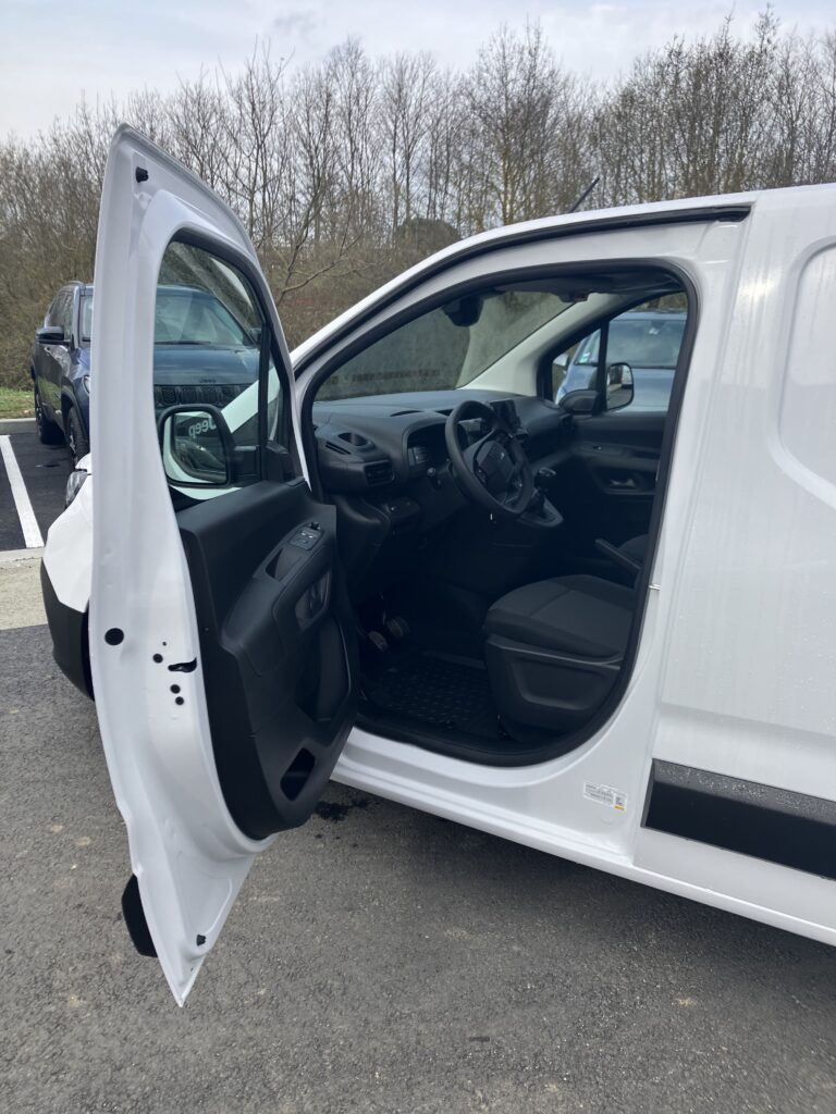 Leasing utilitaire pour professionnel Fiat Doblo accessible auto entrepreneur, société sans bilan jeune entreprise avec FIMALOC à Toulouse et en Occitanie