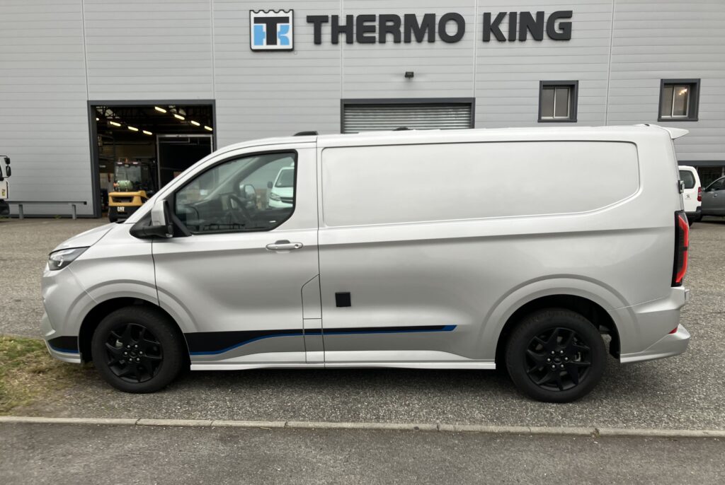 location camion frigorifique Ford Custom – fourgon réfrigéré en leasing professionnel avec FIMALOC occitanie à Toulouse, Montpellier, Nîmes, Perpignan - côté gauche