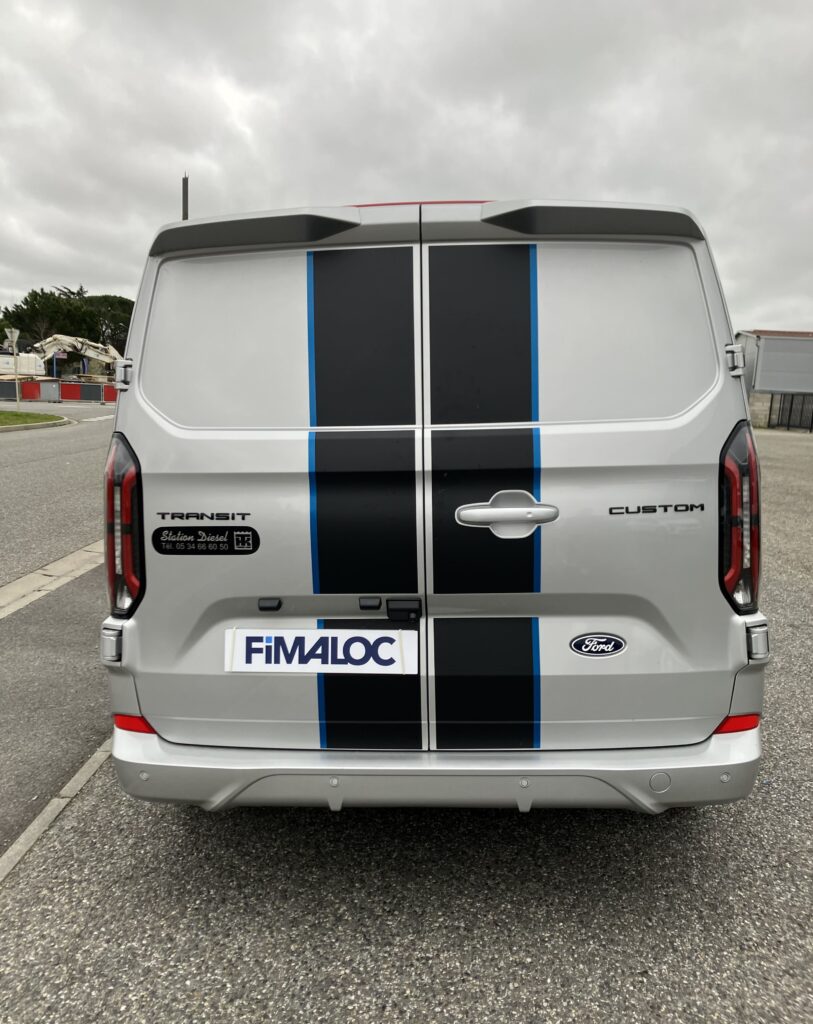 location camion frigorifique Ford Custom – fourgon réfrigéré en leasing professionnel avec FIMALOC occitanie à Toulouse, Montpellier, Nîmes, Perpignan - face arrière portes battantes fermées
