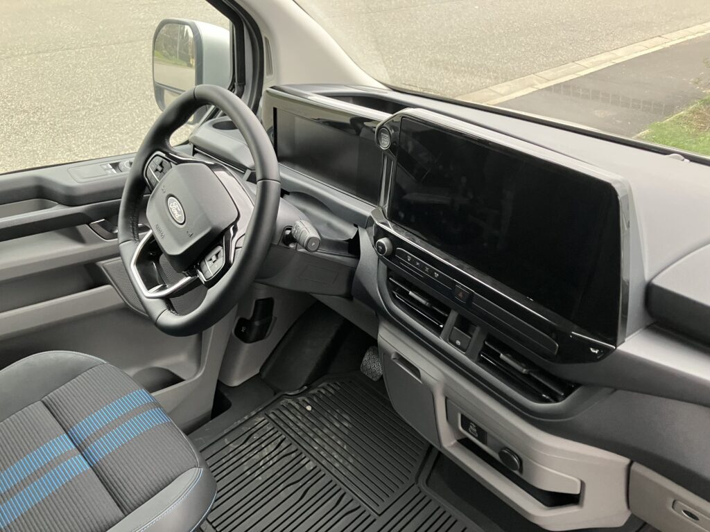 location camion frigorifique Ford Custom – fourgon réfrigéré en leasing professionnel avec FIMALOC occitanie à Toulouse, Montpellier, Nîmes, Perpignan - intérieur cabine