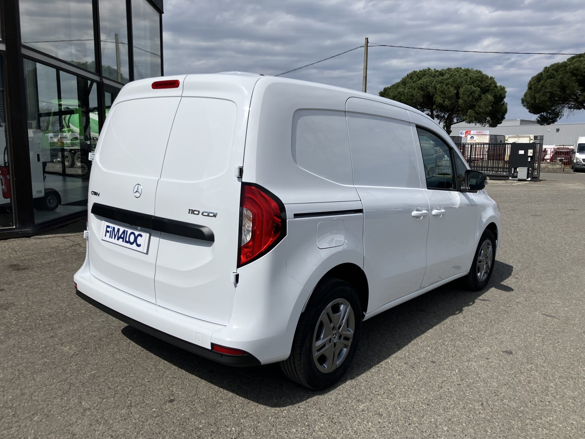 Leasing professionnel véhicule utilitaire, tourisme, société. Accessible autoentrepreneur, société sans bilan jeune entreprise, avec FIMALOC