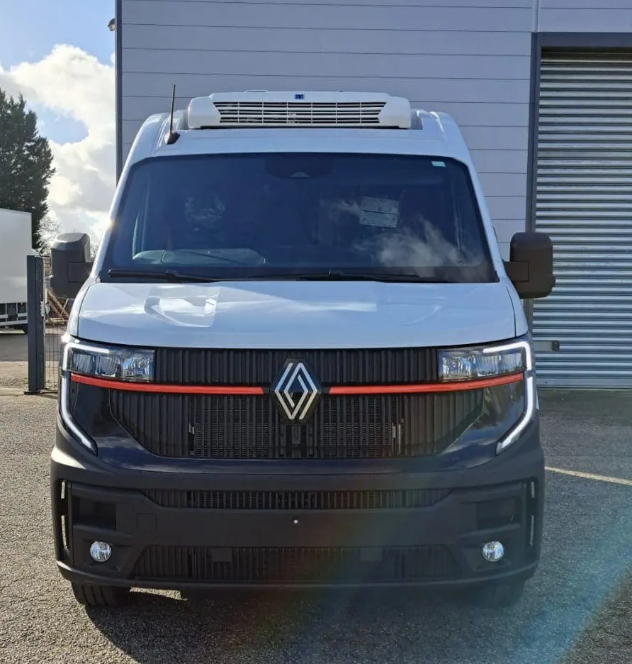 Renault Master Fourgon utilitaire frigorifique – fourgon réfrigéré en leasing professionnel avec FIMALOC occitanie à Toulouse, Montpellier, Nîmes, Perpignan - avant gauche