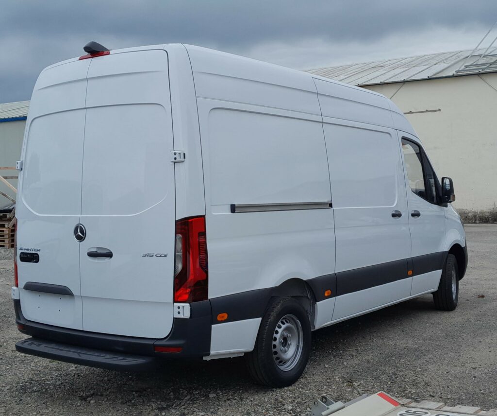 camion frigorifique Mercedes Sprinter – fourgon réfrigéré en leasing professionnel avec FIMALOC occitanie à Toulouse, Montpellier, Nîmes, Perpignan - côté droit