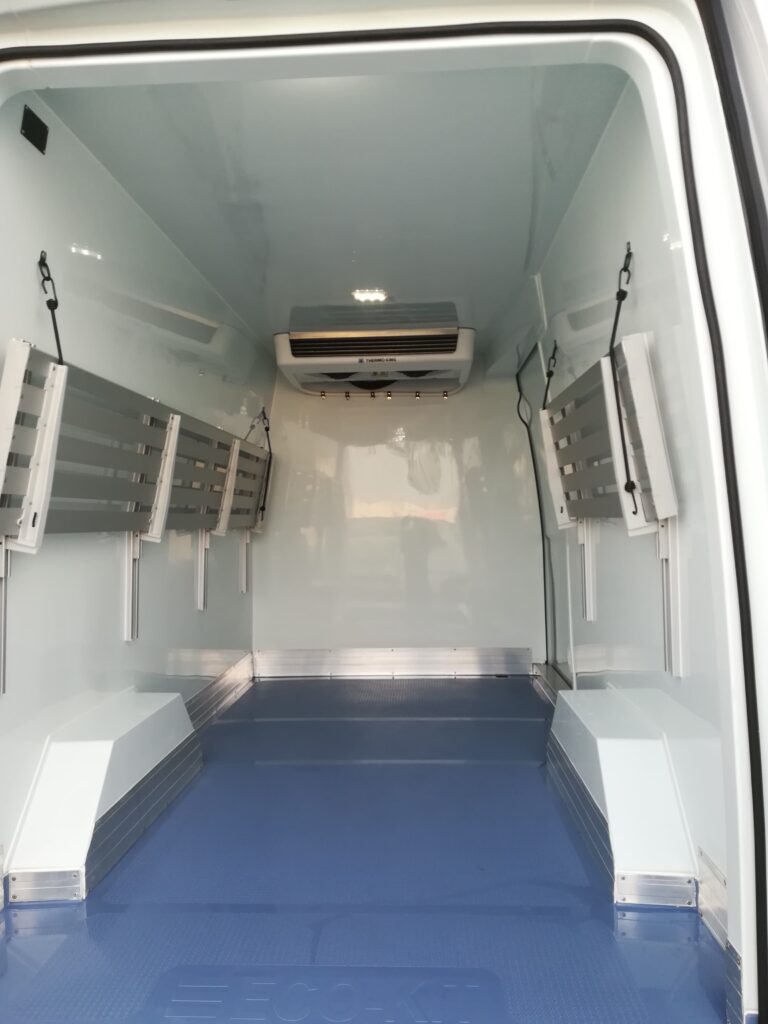 camion frigorifique Mercedes Sprinter – fourgon réfrigéré en leasing professionnel avec FIMALOC occitanie à Toulouse, Montpellier, Nîmes, Perpignan - intérieur