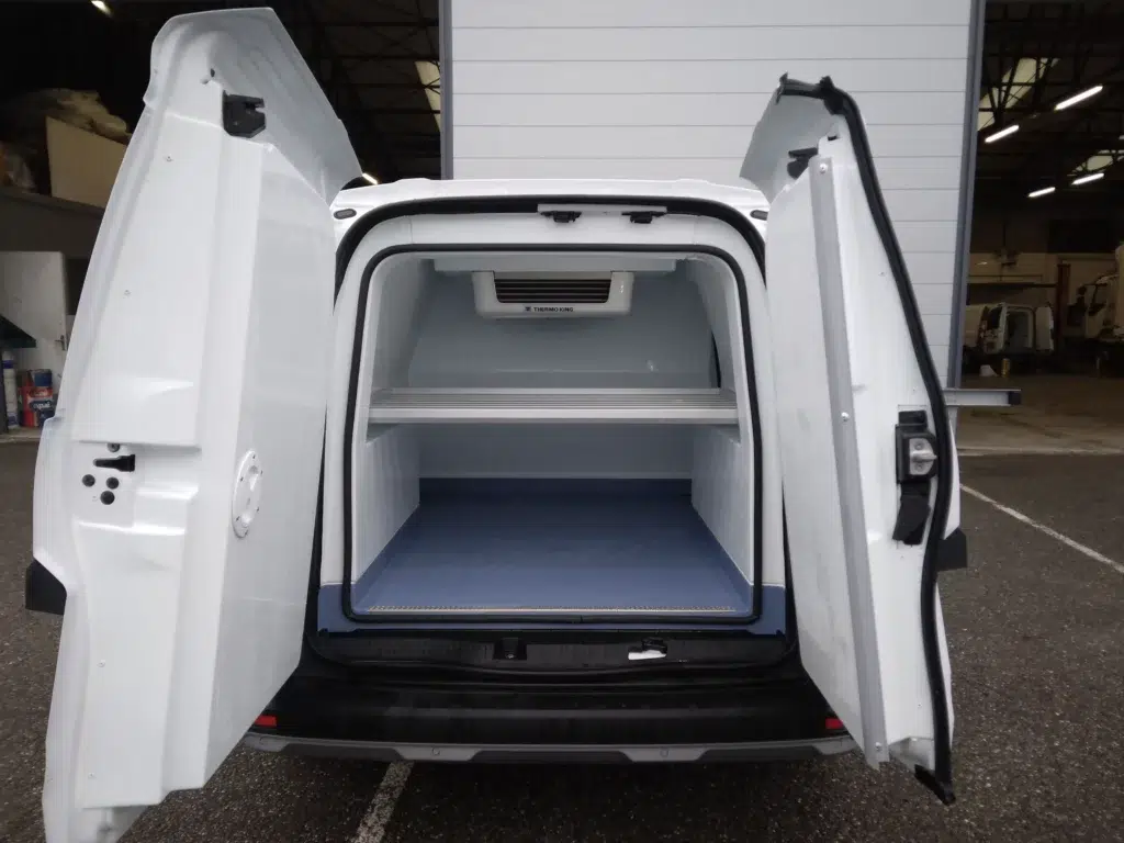 Renault Kangoo Van utilitaire frigorifique – fourgon réfrigéré en leasing professionnel avec FIMALOC occitanie à Toulouse, Montpellier, Nîmes, Perpignan - intérieur équipé